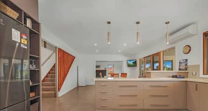 Villa Mala Summary:<br>W