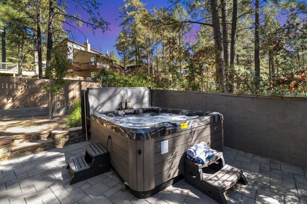 Outdoor spa tub