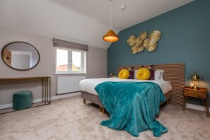 4 bedrooms, iron/ironing board, free WiFi, bed sheets