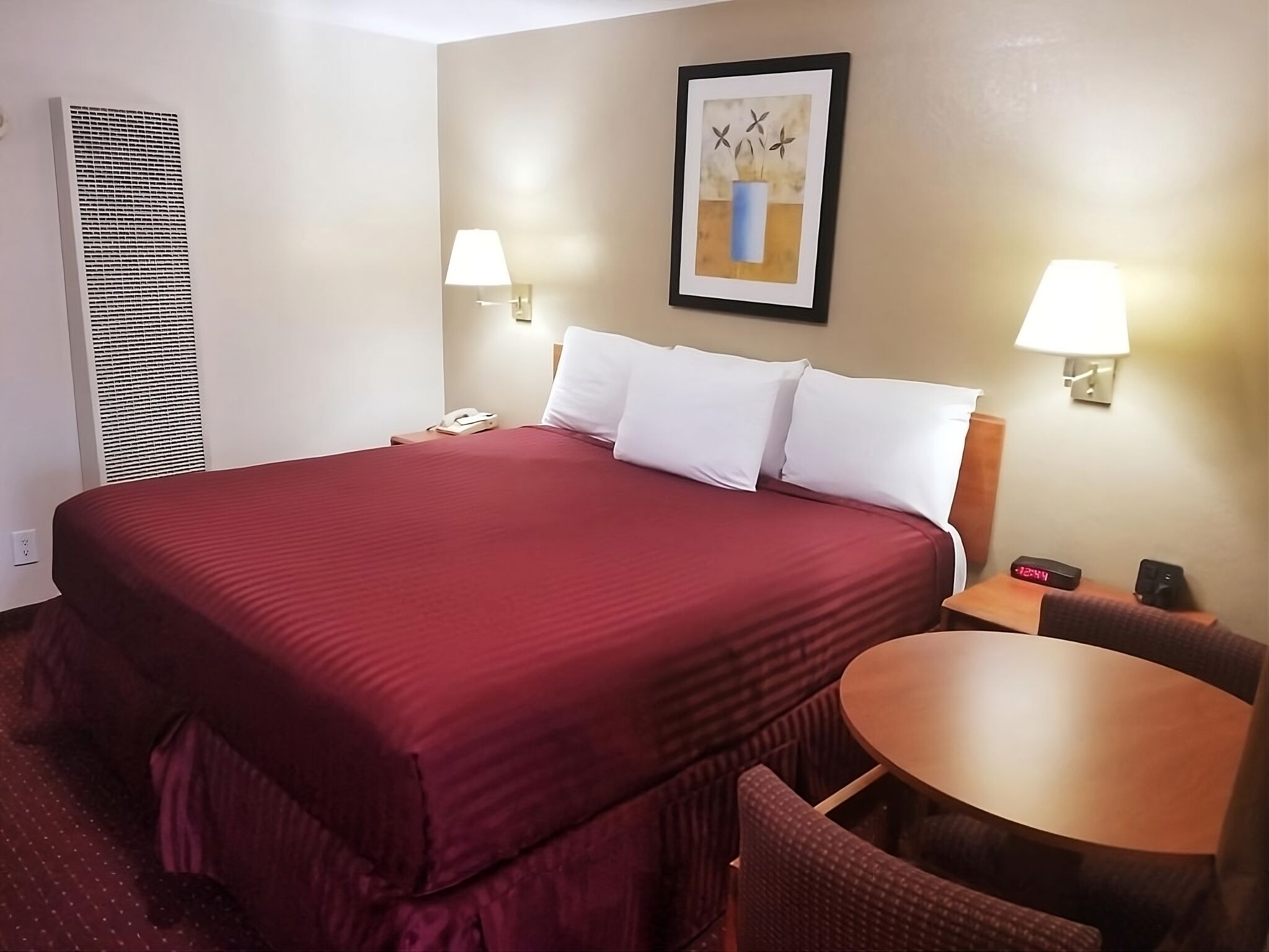 Quiet, Comfortable Unit in Williams! Free Continental Breakfast & Parking