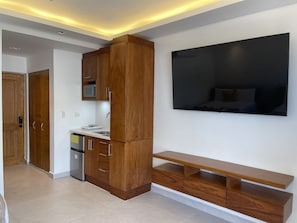 Microwave, stovetop, coffee/tea maker