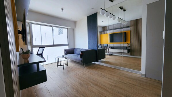 TV - New cosy and modern Apartment in the heart of the city (Lima)