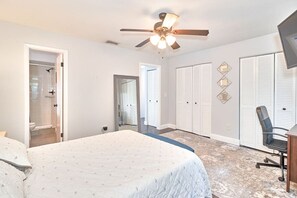 2 bedrooms, desk, free WiFi, bed sheets