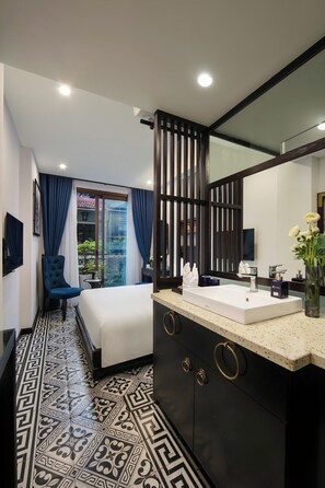 Free WiFi, bed sheets - Carillon Boutique Hotel (Hanoi)