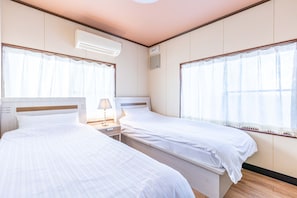 Free WiFi, bed sheets