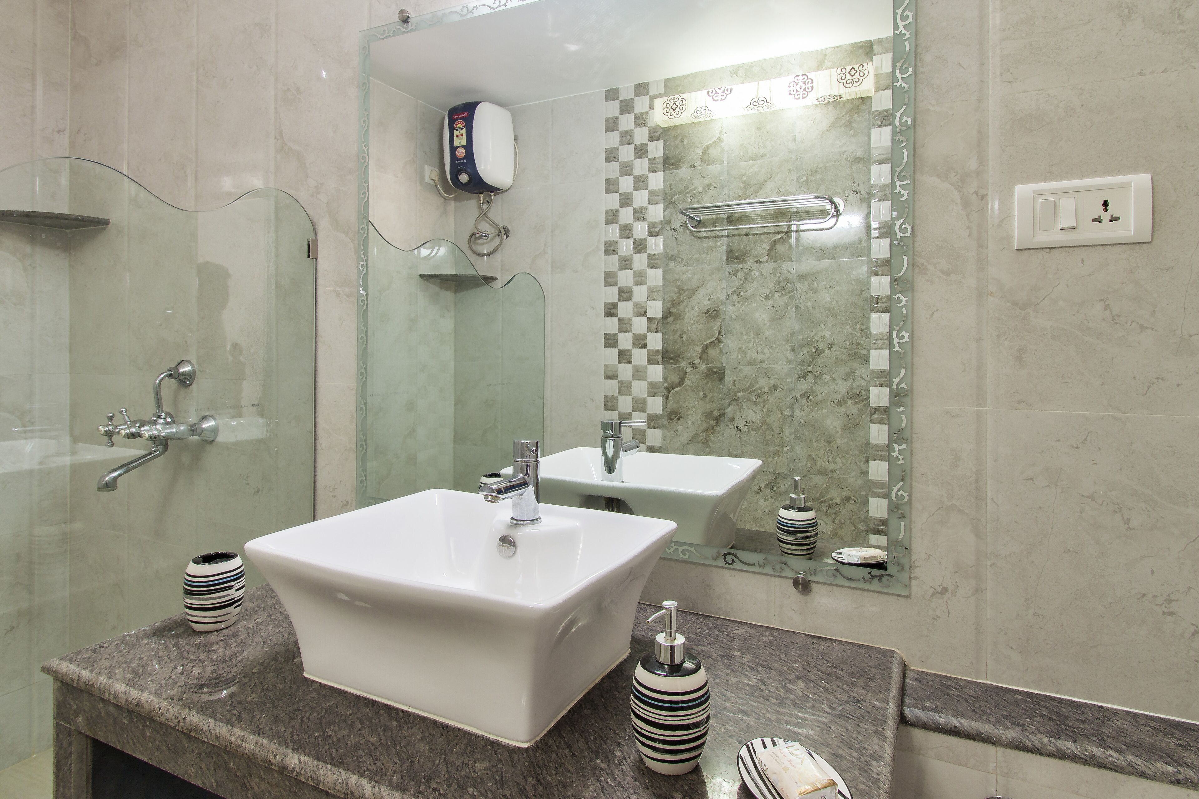 Grand Villa | Bathroom | Shower, rainfall showerhead, free toiletries, towels