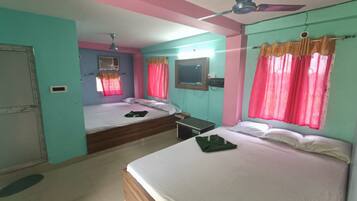 Deluxe Double Room, City View | Desk, bed sheets