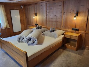 5 bedrooms, free Internet