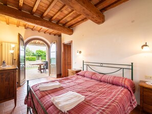 13 bedrooms, Internet
