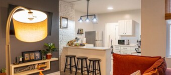 307 37th St · Lawrenceville Row House - Walk to Everything!