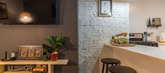 307 37th St · Lawrenceville Row House - Walk to Everything!