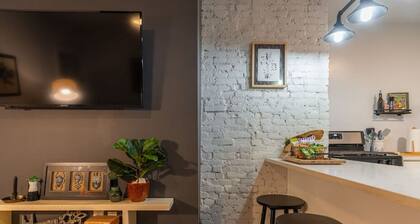 307 37th St · Lawrenceville Row House - Walk to Everything!