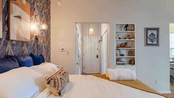 Työpöytä, silitysrauta/-lauta, Wi-Fi, vuodevaatteet