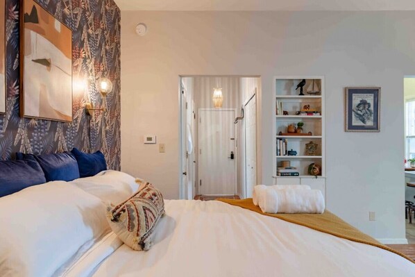 Desk, iron/ironing board, WiFi, bed sheets