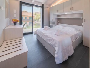 1 chambre, bureau, fer et planche à repasser, Wi-Fi