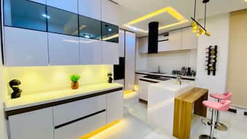 Luxury Apartment | Private kitchen | Fridge, cookware/dishes/utensils