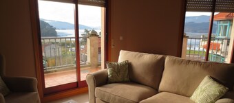 BRIGHT PENTHOUSE WITH VIEWS