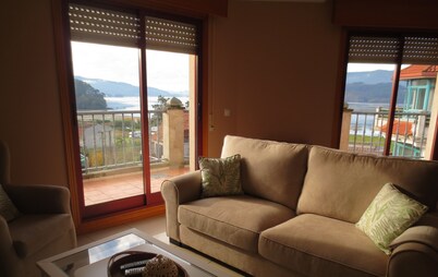 BRIGHT PENTHOUSE WITH VIEWS