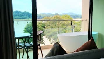 Quarto casal romântico | Vista para a água