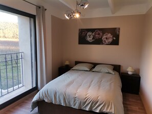5 Schlafzimmer, Schreibtisch, Bügeleisen/Bügelbrett, kostenloses WLAN