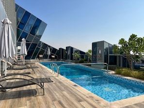 Rooftop pool - Academia Land J One (Dubai)