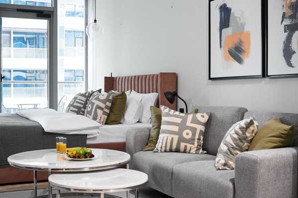 Studio, vue canal | Coffres-forts dans les chambres, décoration personnalisée