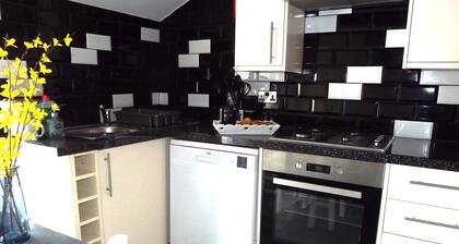Contemporary 2 bedroom apartment in Llandudno town centre