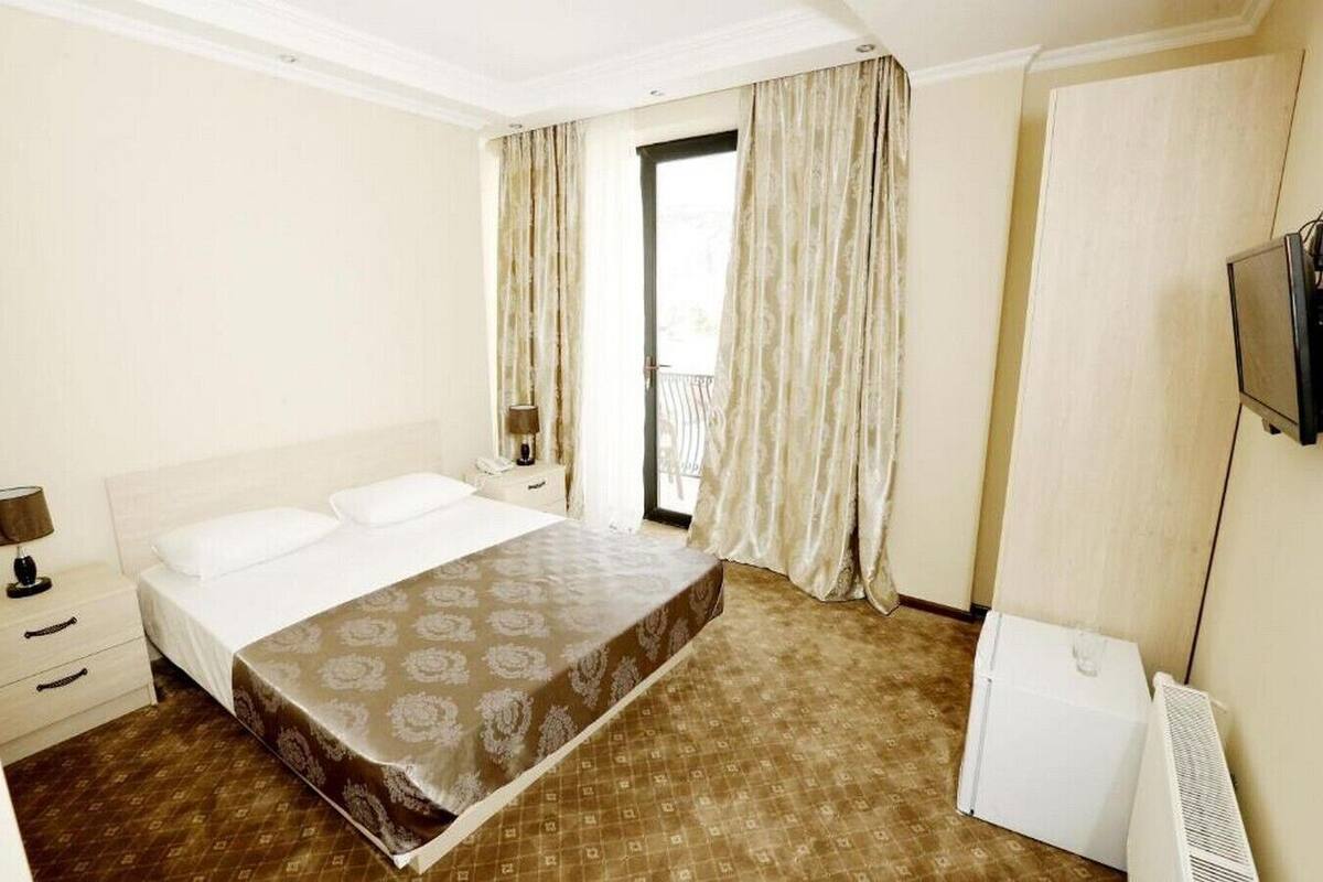 Blackout curtains, free WiFi, bed sheets