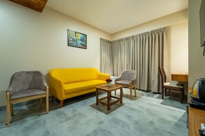 Kamar Presidensial | Area keluarga | Smart TV 32-inci dengan saluran TV digital dan TV