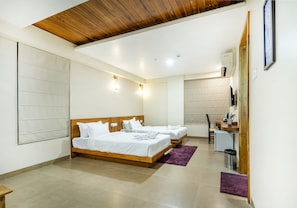 Deluxe Room | Individually furnished, desk, free WiFi - Moistin Hotel (Pune)