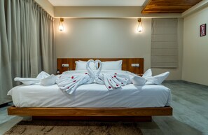 Muebles diferentes, escritorio y wifi gratis 