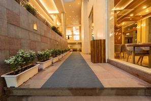 Terrace/patio - Moistin Hotel (Pune)