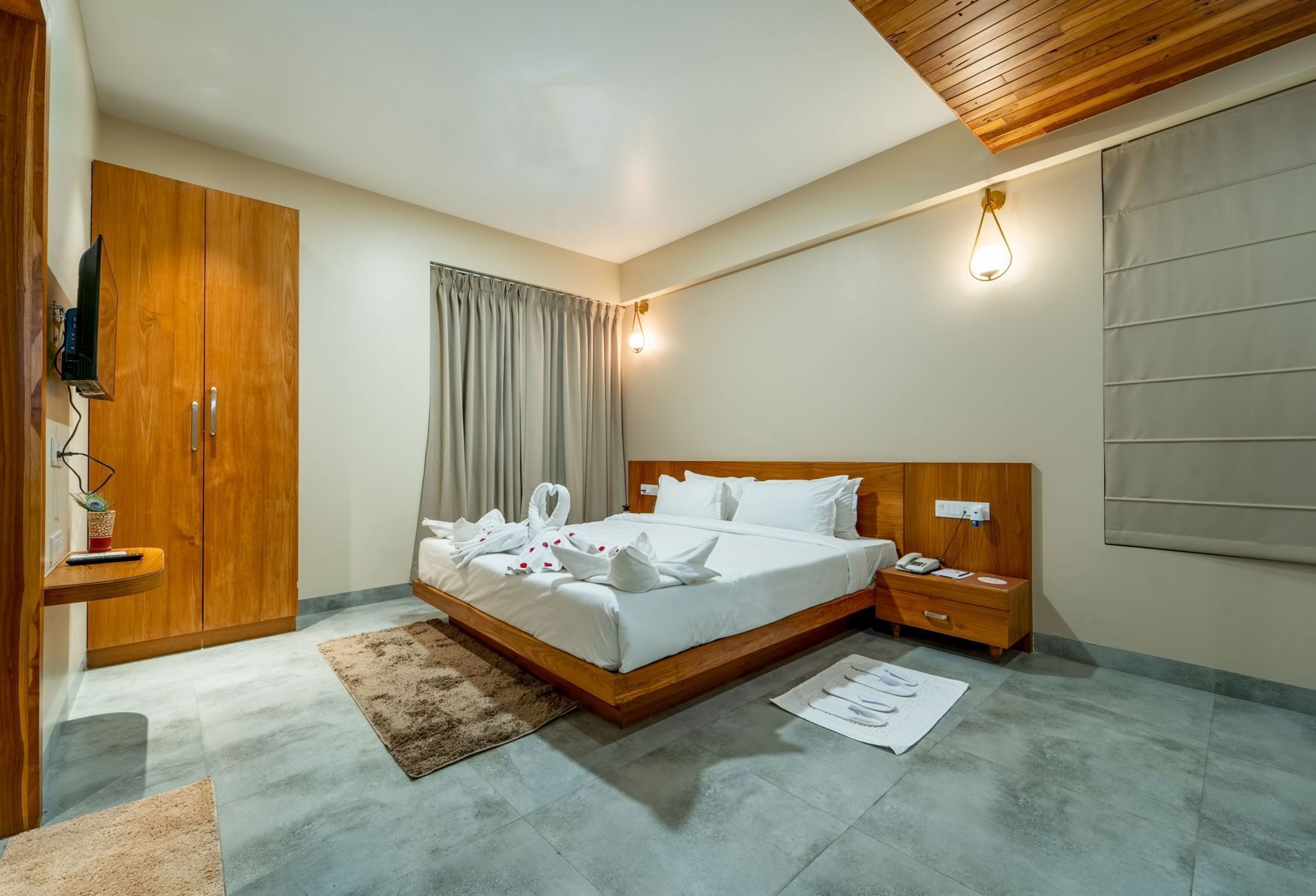 Muebles diferentes, escritorio y wifi gratis 