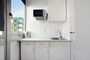 Fridge, microwave, stovetop, coffee/tea maker