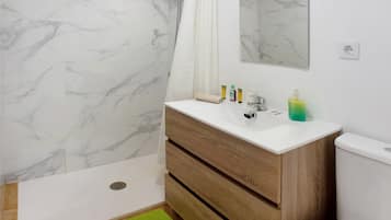 Bruser, hårtørrer, håndklæder