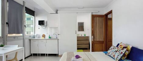 1 chambre, fer et planche à repasser, Wi-Fi gratuit, draps fournis