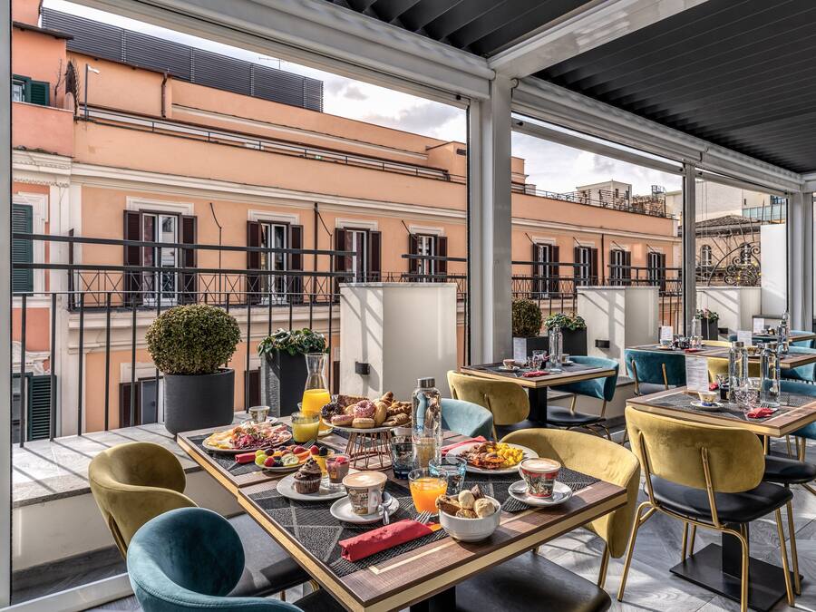 Petit déjeuner buffet servi tous les jours en supplément