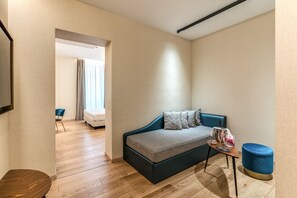 Rom – executive | Minibar, safe på rommet, skrivebord og blendingsgardiner