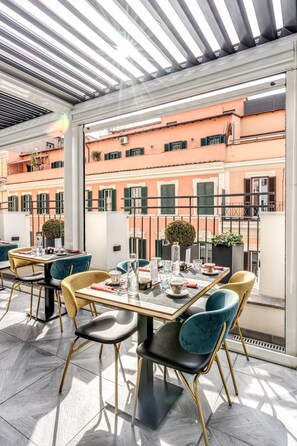 Colazione a buffet, servita tutte le mattine (15 EUR a persona)