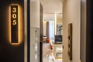 Junior Triple Room | Minibar, in-room safe, desk, blackout drapes - CC Palace Hotel Roma (Rome)