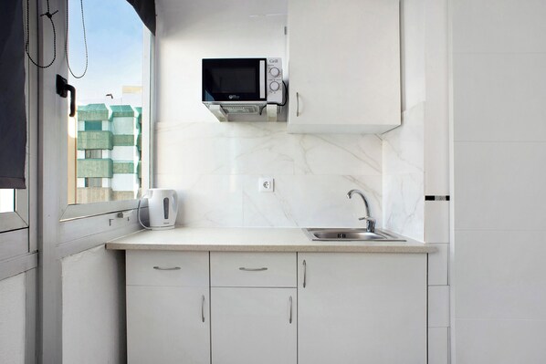 Fridge, microwave, stovetop, coffee/tea maker