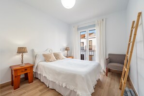 4 chambres, fer et planche à repasser, Wi-Fi gratuit, draps fournis