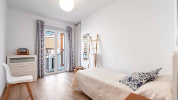 4 bedrooms, iron/ironing board, free WiFi, bed sheets