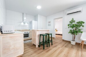 Fridge, microwave, oven, stovetop - Apartment "Casa Pereira" with Private Terrace, Balconies & Wi-Fi (Cartaya)