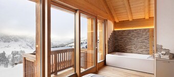 Chalet 'Plaz' with Mountain Views, Private Garden and Wi-Fi