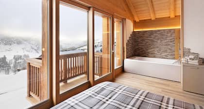 Chalet 'Plaz' with Mountain Views, Private Garden and Wi-Fi