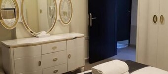 Reef Hotel Apartments