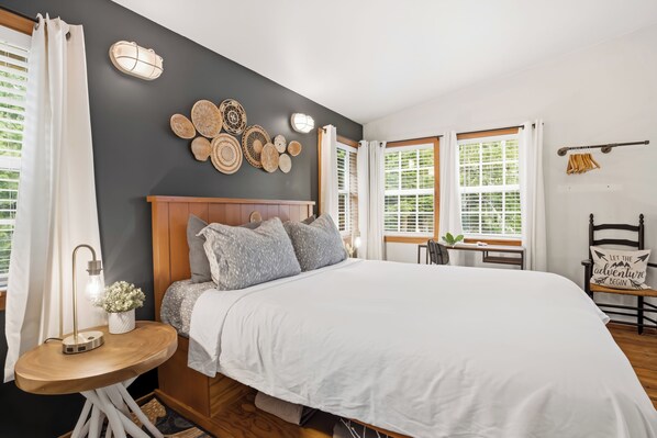 1 bedroom, desk, free WiFi, bed sheets