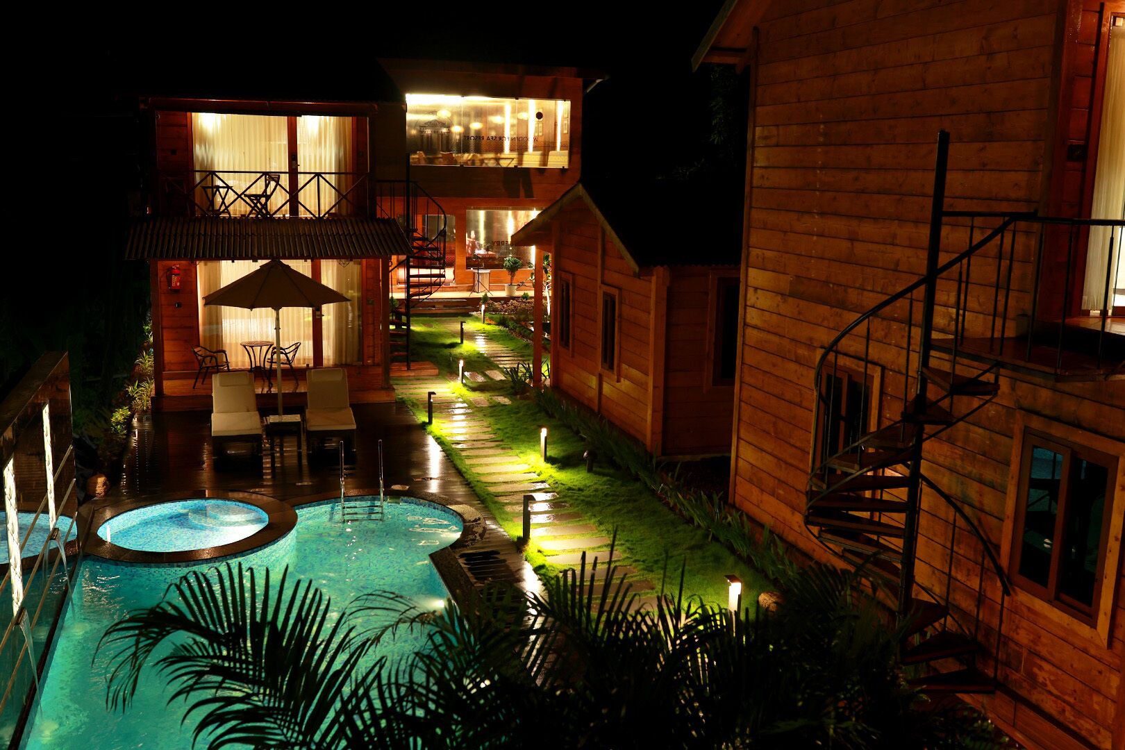 Outdoor pool, pool umbrellas