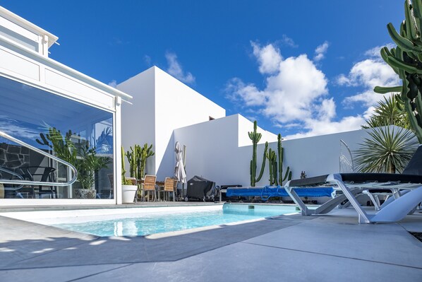 Pool - Vacation Villa 'Casa Saidera ' with Private Pool, Wi-Fi and Air Conditioning (Playa Blanca)